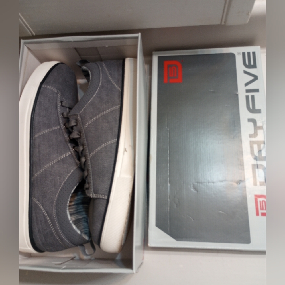 Day Five Men's Lace Up Deck Shoes With Box